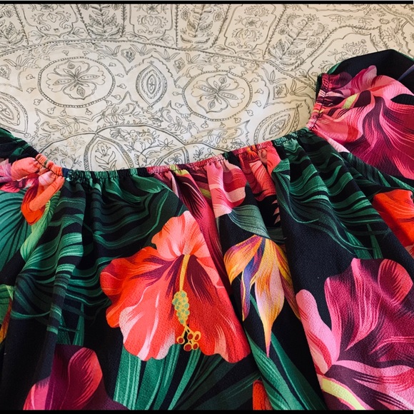 Tropical off the shoulder crop top